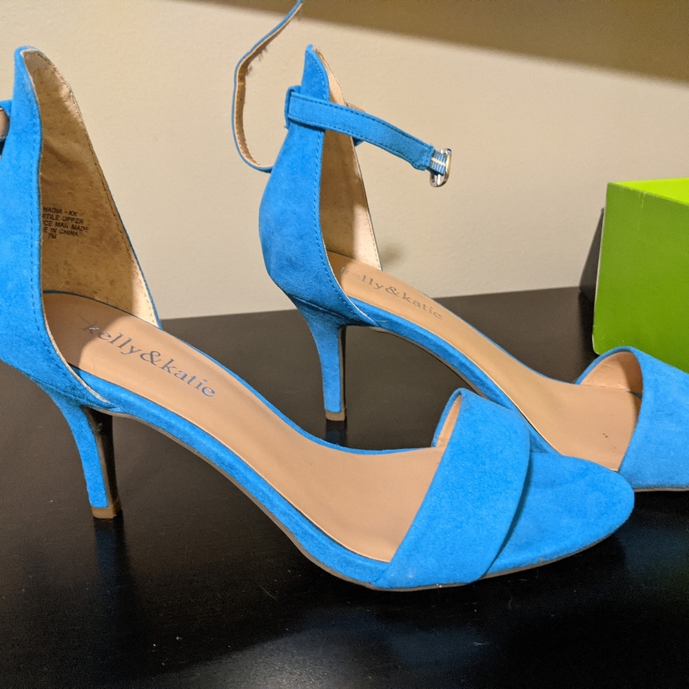 Kelly & Katie, Size 7, Blue 'Nadia' Sandal